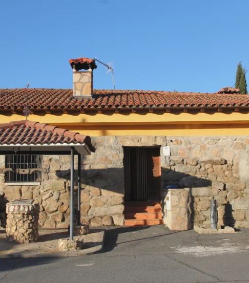 Casa Rural de Fresnedilla, Ávila, Valle del Tiétar, entre la sierra de Gredos y la sierra de San Vicente